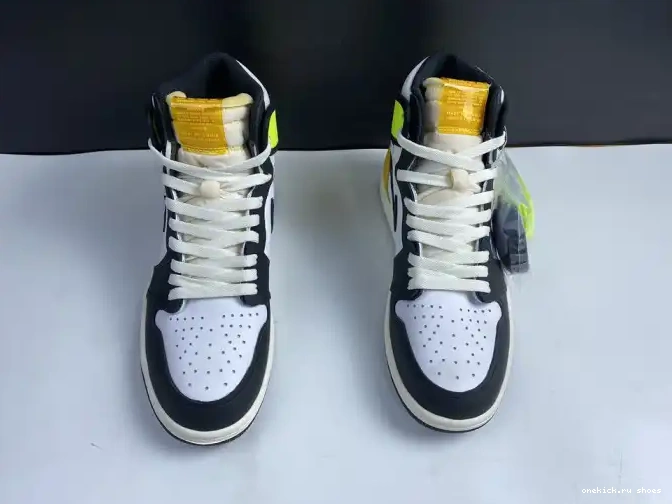 Rep HIGH OG RETRO 1 555088-118 AIR 'VOLT JORDAN GOLD' 0426